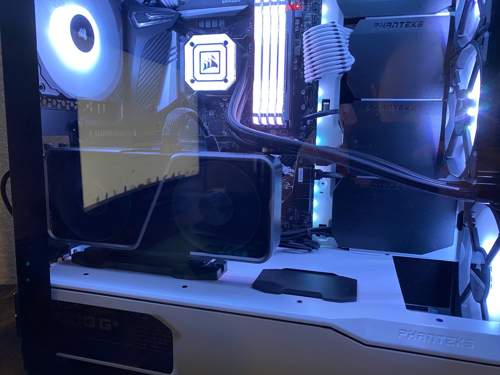 Phanteks PH-CBRS_FL22 - 220mm Pci-E X16 Riser Cable, 90 Degree Adapter, EMI Shielded, Slim Design customer photo 1