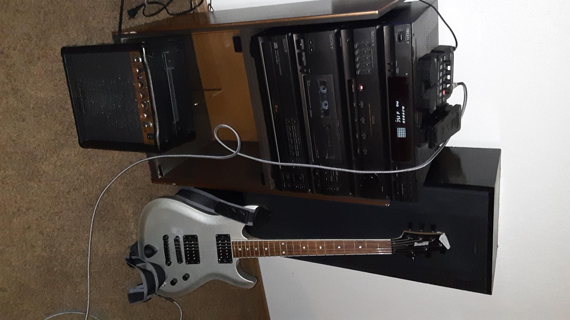 Zoom G1X FOUR Guitar Multi-Effects Processor with Expression Pedal, 70+ Effects and Amp Modeling, Looper, Rhythm Section, Tuner, Battery Powered customer photo 1