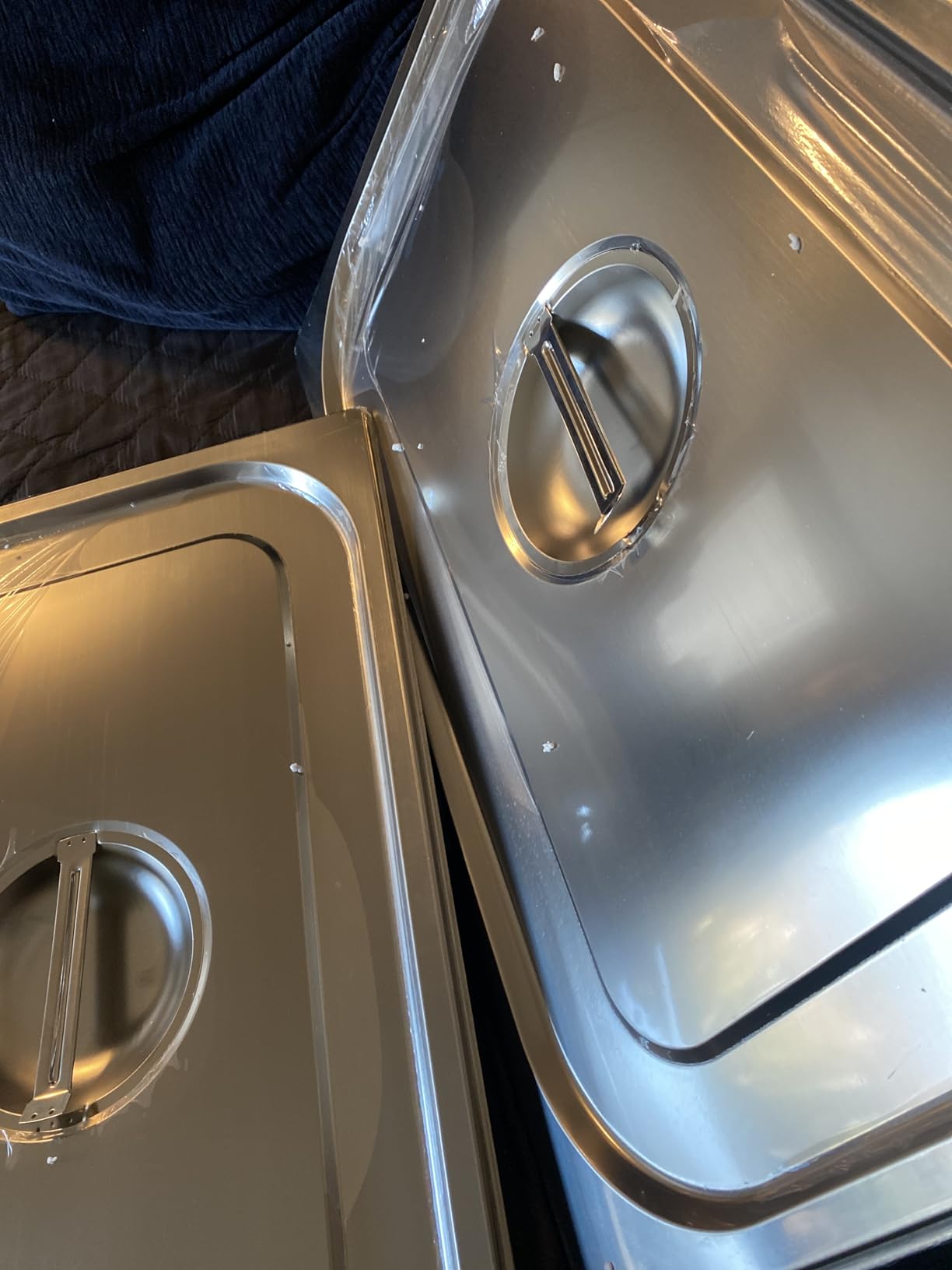 VEVOR 4 Pack Stainless Steel Hotel Pans,Full Size 4 Inch Deep 0.8mm Thick Anti Jam Commercial Food Pans with lid,Catering Food Storage Metal Pan for Steam Tables, Restaurants,20.8 x 13 x 4 inch. customer photo 2