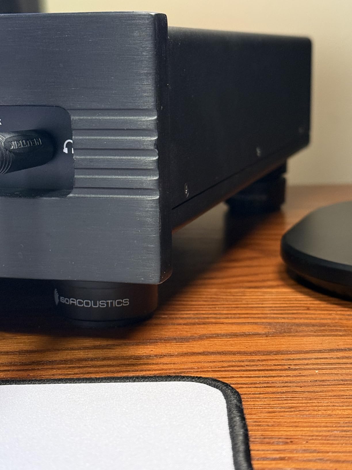Iso-Puck Series Acoustic Isolators (Iso-Puck Mini, 6 lbs max/Unit, 8-Pack) customer photo 1