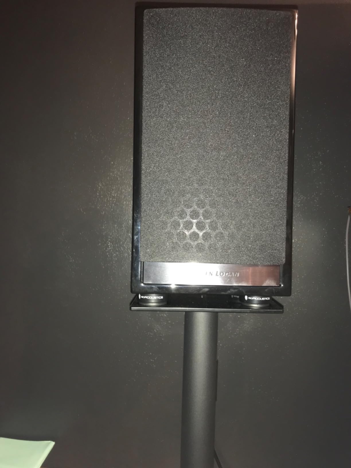 Iso-Puck Series Acoustic Isolators (Iso-Puck Mini, 6 lbs max/Unit, 8-Pack) customer photo 2