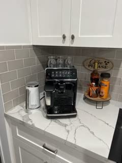 Philips 3200 Series Fully Automatic Espresso Machine, LatteGo Milk Frother, 5 Coffee Varieties, Intuitive Touch Display, 100% Ceramic Grinder | EP3241/54 customer photo 2
