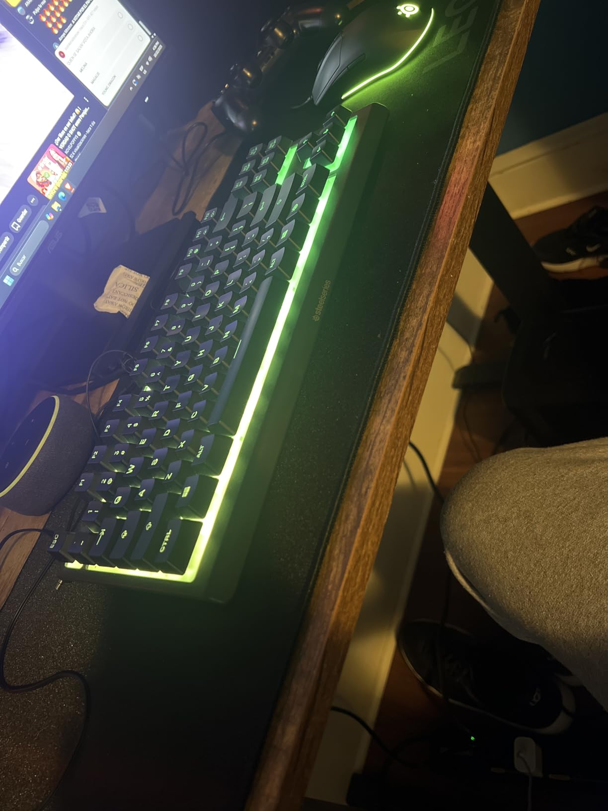 Legion Gaming XL Cloth Mouse Pad, Anti-Fray, Non-Slip, Water-Repellent, GXH0W29068, Black customer photo 1