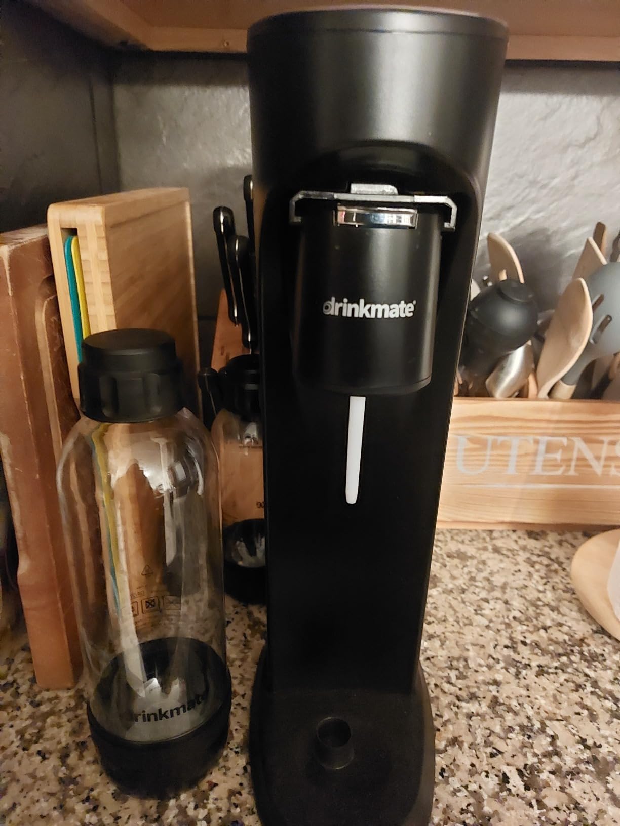 OmniFizz Sparkling Water and Soda Maker, Carbonates Any Drink - Special Bundle - Includes 60L CO2 Cylinder, Two Carbonation Bottles, and Fizz Infuser (Matte Black) - Drinkmate customer photo 2
