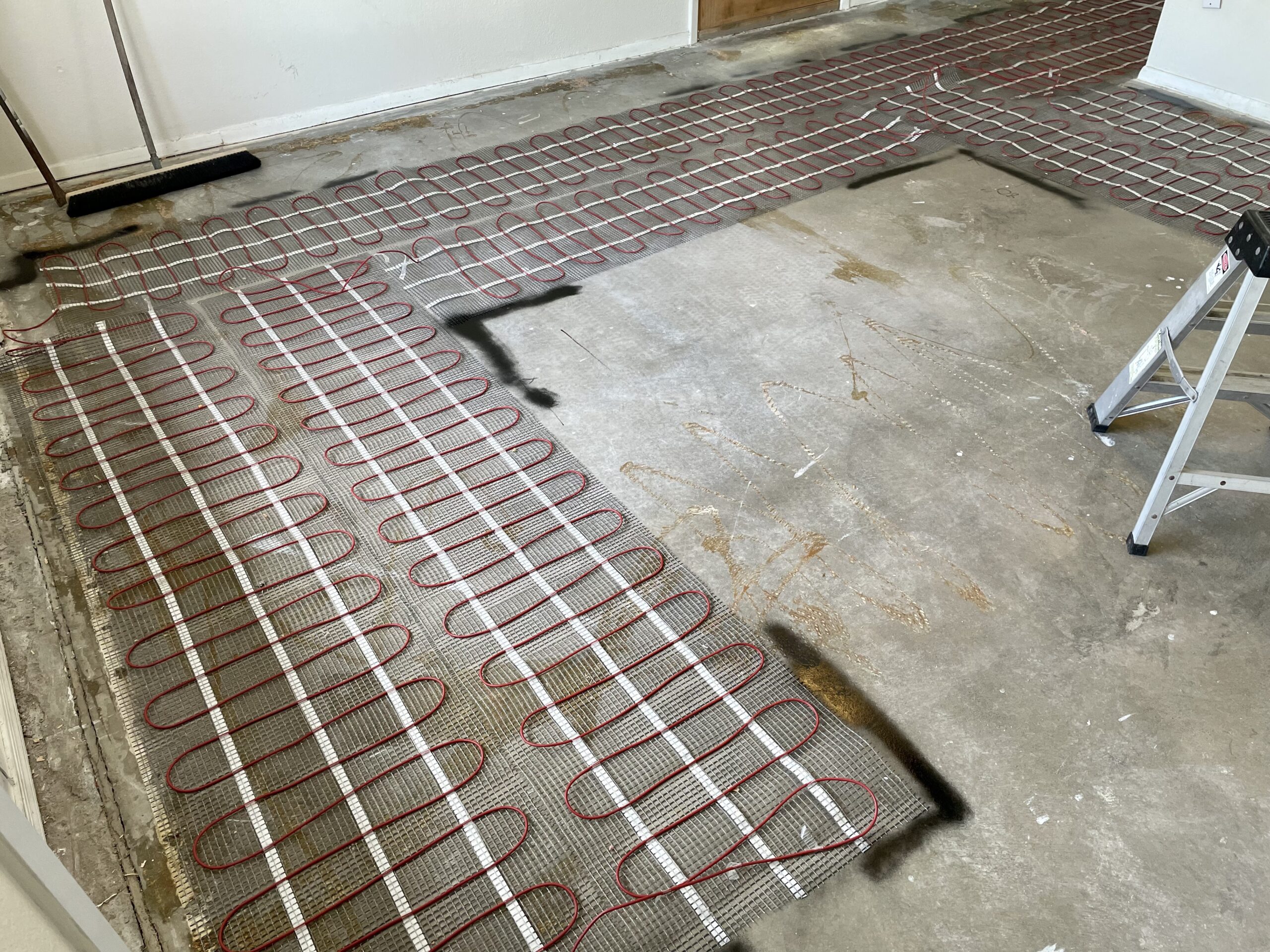 LuxHeat 15sqft Floor Heating Mat Kit - 120v Electric Radiant Heated Flooring System - Floor Heating System Under Tile & Laminate - Includes UDG Programmable Thermostat w/GFCI, Alarm & Sensor customer photo 2