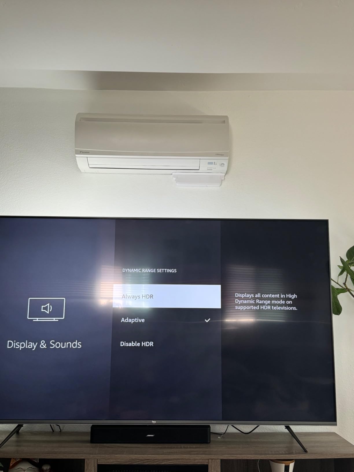 Philips Hue Play HDMI Sync Box - Requires Hue Bridge - Supports Dolby Vision HDR10+ and 4K - Control with Hue App customer photo 2