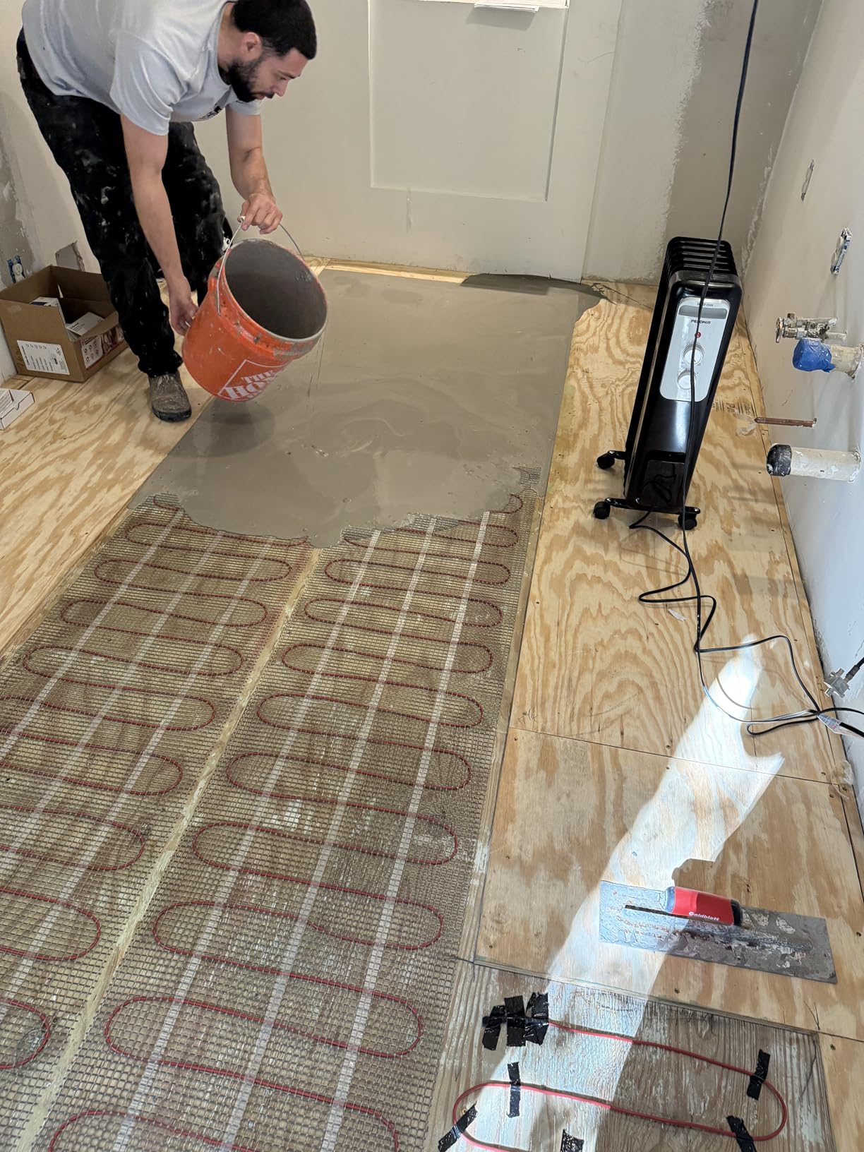 LuxHeat 30sqft Floor Heating Mat Kit - 120v Electric Radiant Floor Heating System - Heated Flooring System for Tile & Laminate - Includes UWG4 WiFi Programmable Thermostat w/GFCI, Alarm & Sensor customer photo 1