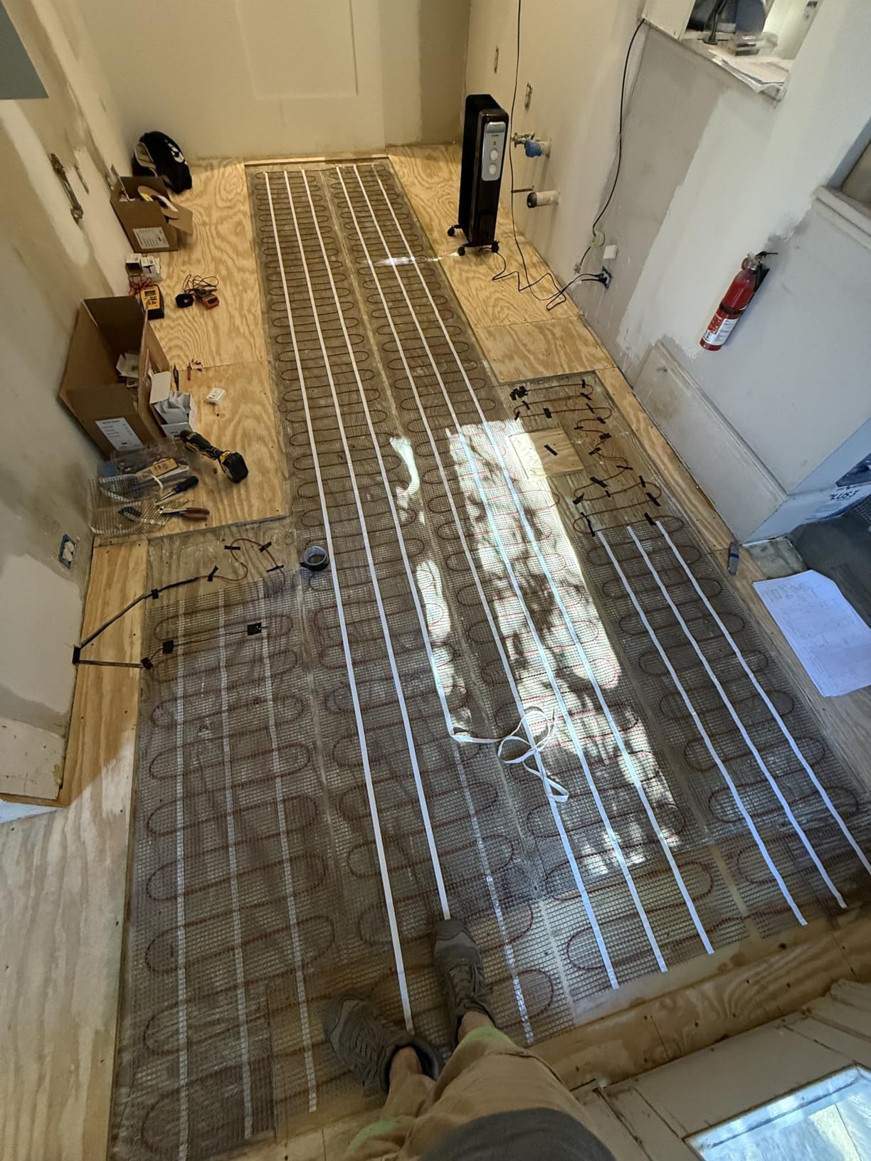 LuxHeat 30sqft Floor Heating Mat Kit - 120v Electric Radiant Floor Heating System - Heated Flooring System for Tile & Laminate - Includes UWG4 WiFi Programmable Thermostat w/GFCI, Alarm & Sensor customer photo 2