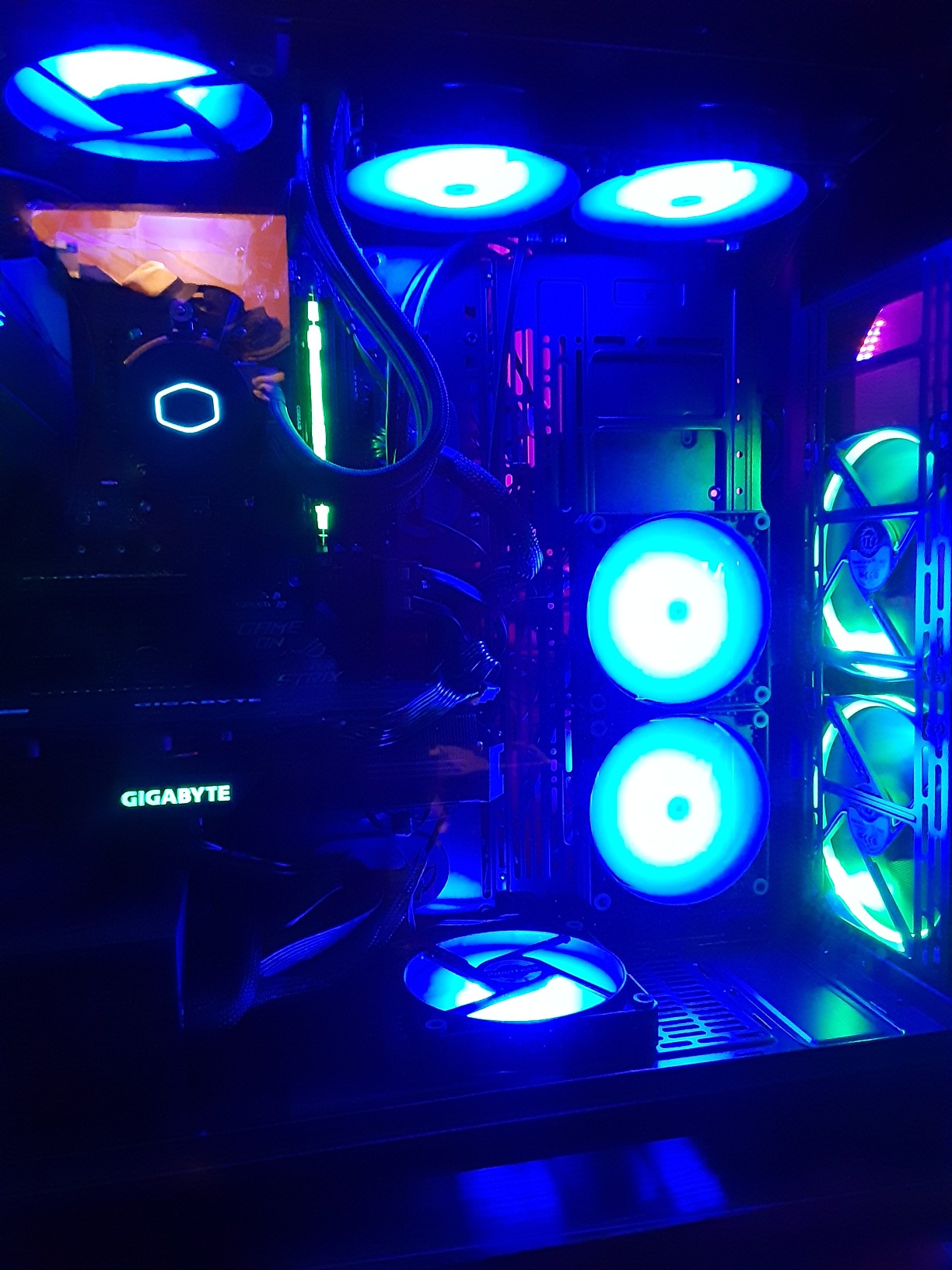 Phanteks (PH-F120SK_DRGB_PWM) SK120 DRGB PWM Fan, 120mm Fan, high Airflow Nine-Blade Design, Digital RGB Lighting, Rubber dampening washers - Black customer photo 2