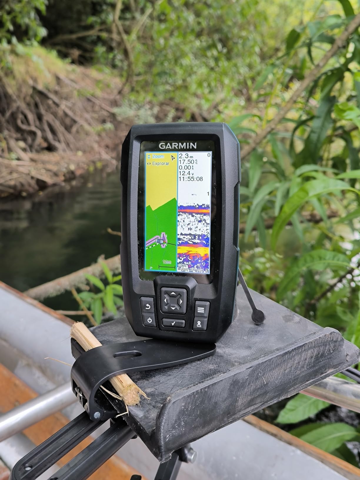 Garmin Striker Vivid 4cv Fishfinder with Transducer - 4-inch LCD Display - Easy-to-Use Scanning Sonar - Color Palettes (010-02550-00) customer photo 1