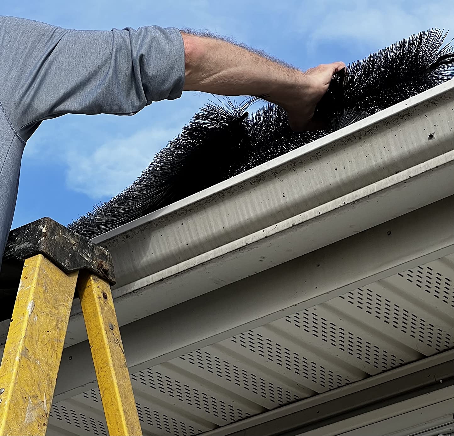 Gutter brush guard- Simple Gutter Guard | No Tools DIY | (10pcs) 32FT Brush Leaf Guard Fit for 5 Inches Gutter 4.33