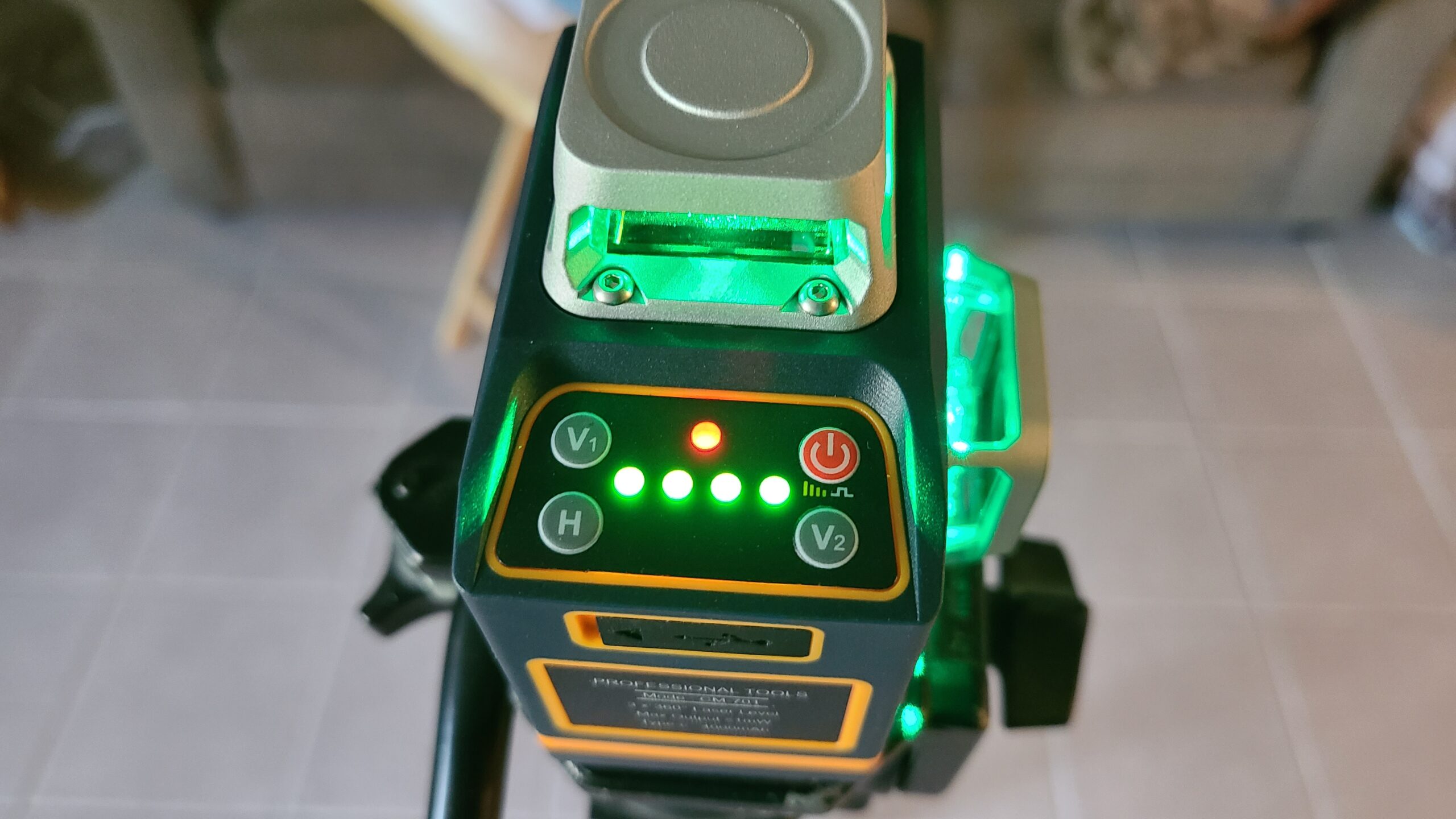 CIGMAN Laser Level Self Leveling 3x360° 3D Green Cross Line for Construction and Picture Hanging, Rechargeable battery, Remote Controller, Magnetic Rotating Stand Included customer photo 2