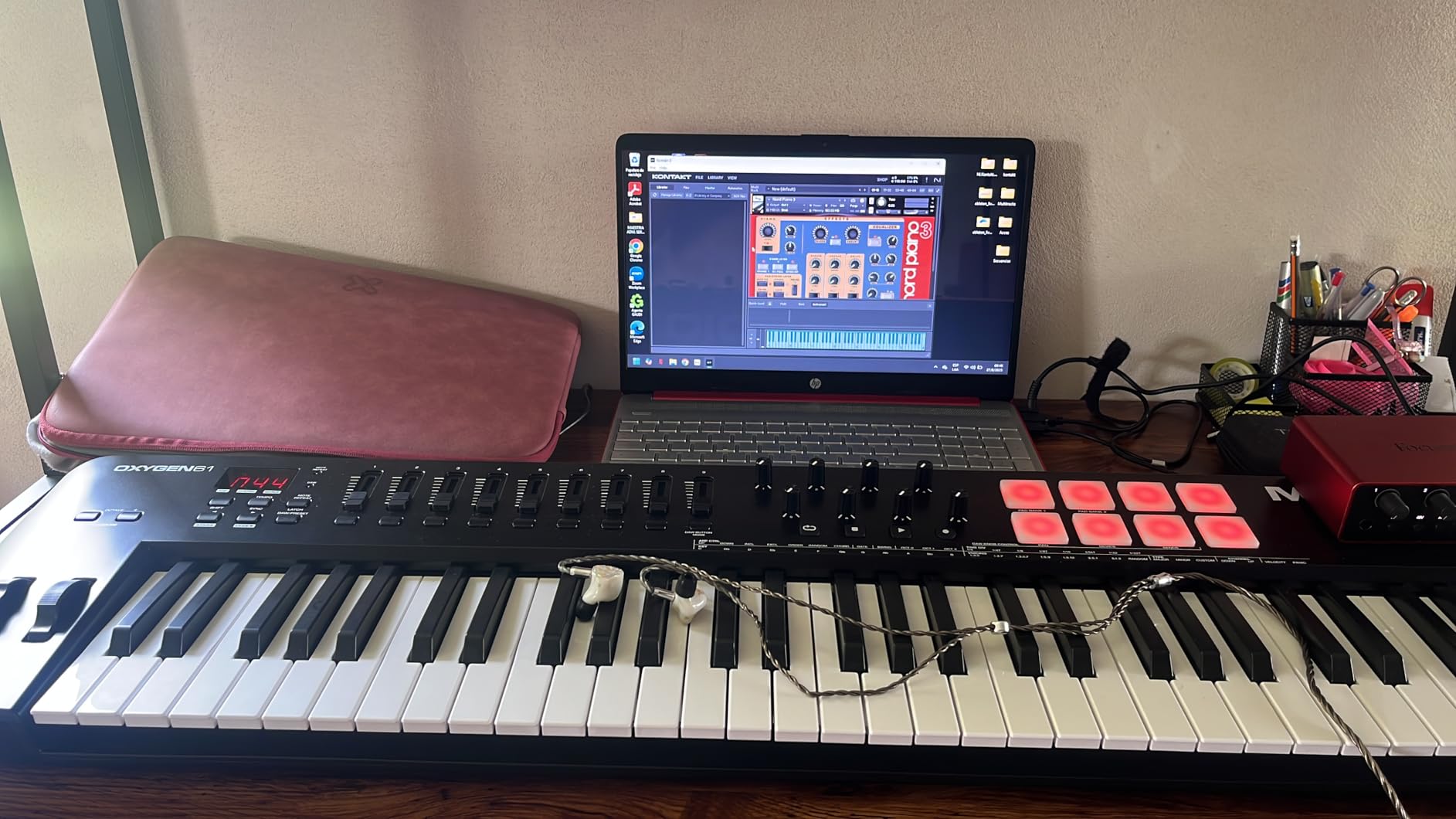 M-Audio Oxygen 49 (MKV) - 49-Key USB MIDI Keyboard Controller with Beat Pads, Smart Chord, Scale Modes, Arpeggiator, and NKS Integration customer photo 1