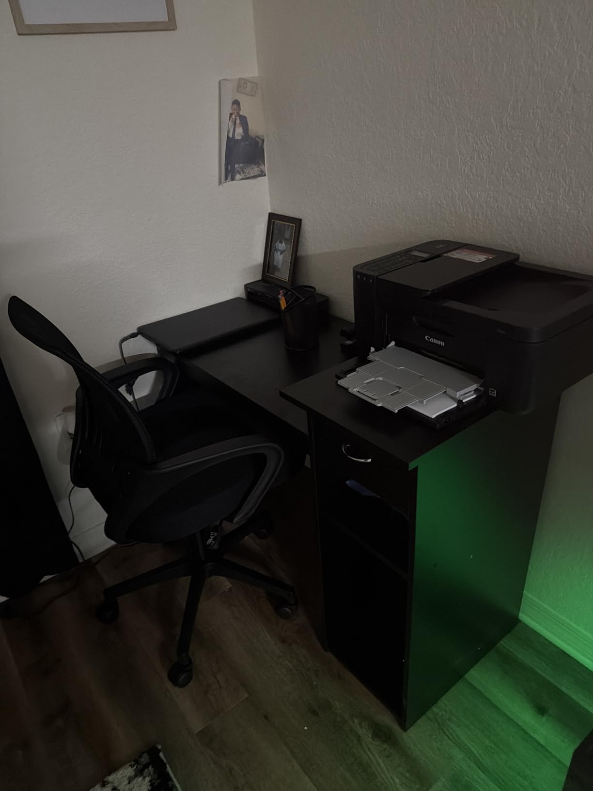 Yaheetech Home Office Modern Desk and Chair Set Computer Desk w/Drawer & Shelves with Ergonomic Mesh Height Adjustable Office Chair customer photo 1