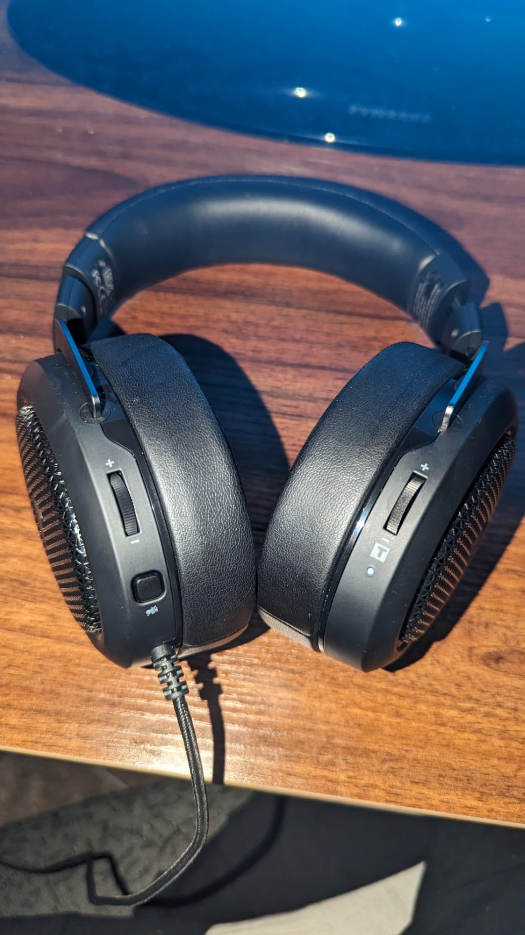 Corsair HS60 HAPTIC Stereo Gaming Headset with Haptic Bass - Taction Technology - Discord Certified - iCUE Compatible - PC - Carbon customer photo 1