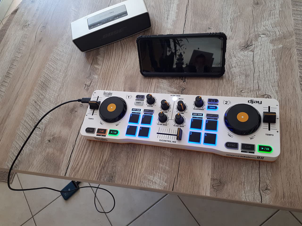 Hercules DJControl Mix - Bluetooth Wireless DJ Controller for Smartphones (iOS and Android) - djay app - 2 Decks, White customer photo 2