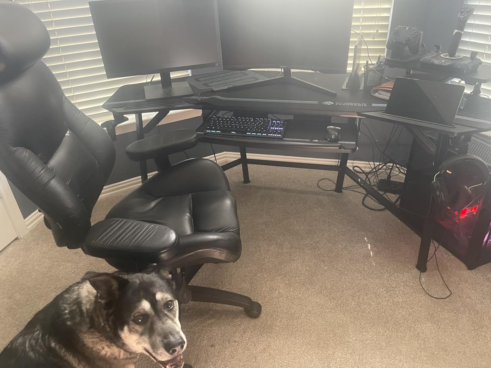 EUREKA ERGONOMIC Aero 72 Inch Gaming Desk with Keyboard Tray, Wing-Shaped Monitor Stand, Black customer photo 1