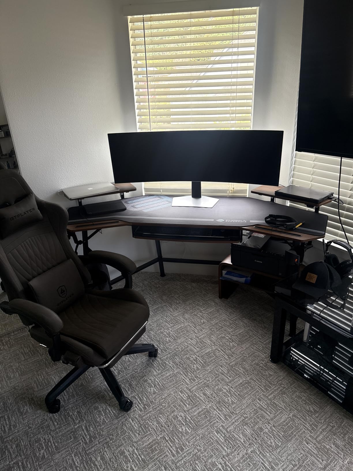 EUREKA ERGONOMIC Aero 72 Inch Gaming Desk with Keyboard Tray, Wing-Shaped Monitor Stand, Black customer photo 2