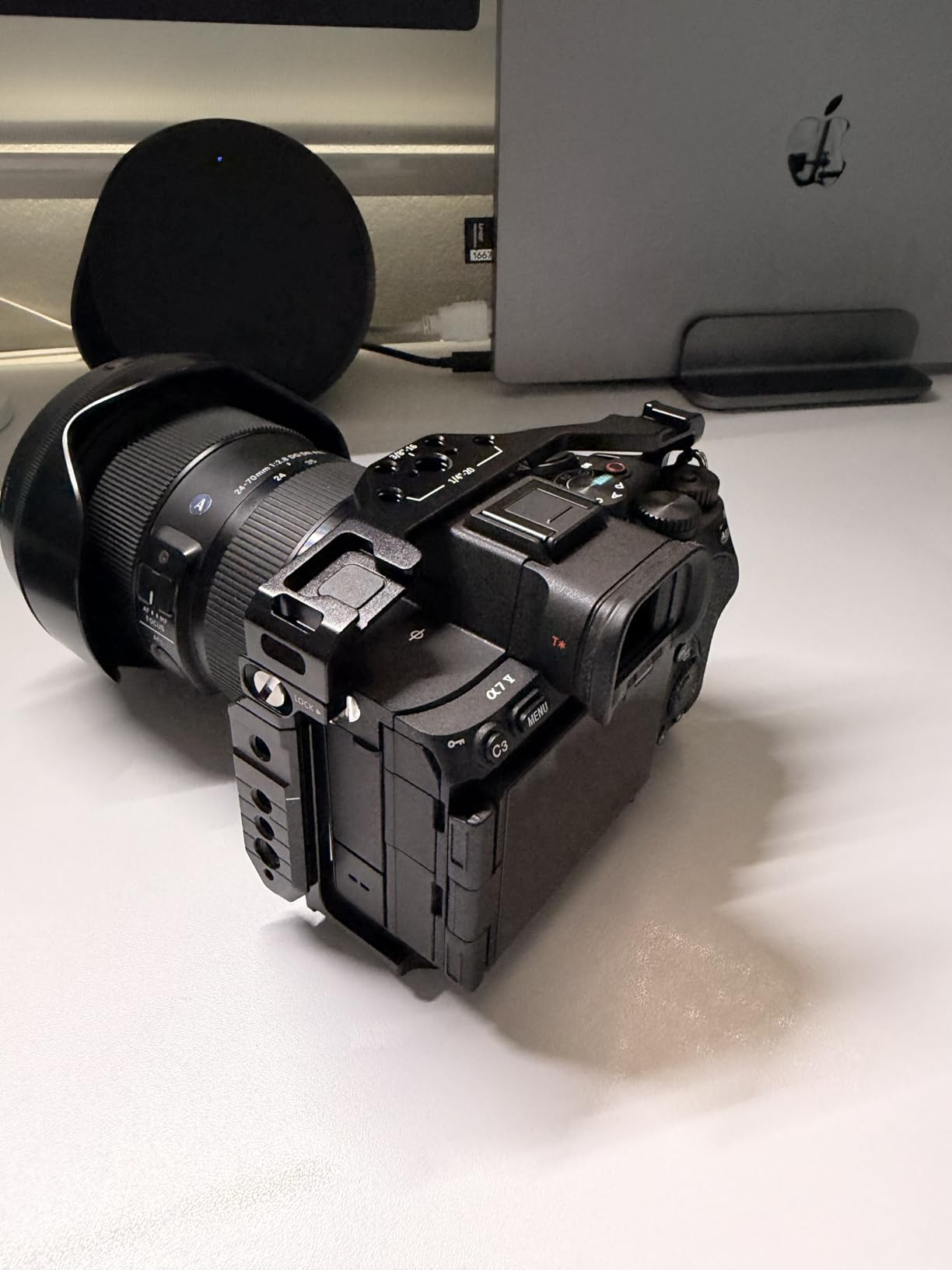 SmallRig HawkLock Quick Release Full Cage for Sony Alpha 7R V/Alpha 7 IV/Alpha 7S III/Alpha 1 / Alpha 7R IV/Alpha 7 V, Built-in Quick Release Plate for Arca, Cold Shoes (Upgraded Version) customer photo 1