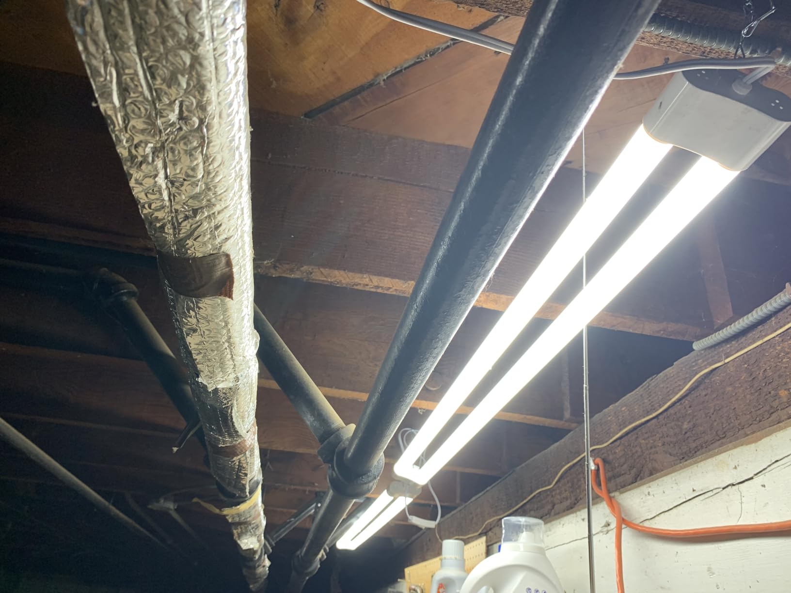 hykolity 2 Pack 4FT Linkable LED Shop Light for Garage, 4400lm, 4FT 42W Utility Light Fixture, 5000K Daylight LED Workbench Light with Plug, Hanging or Surface Mount, White - ETL customer photo 1