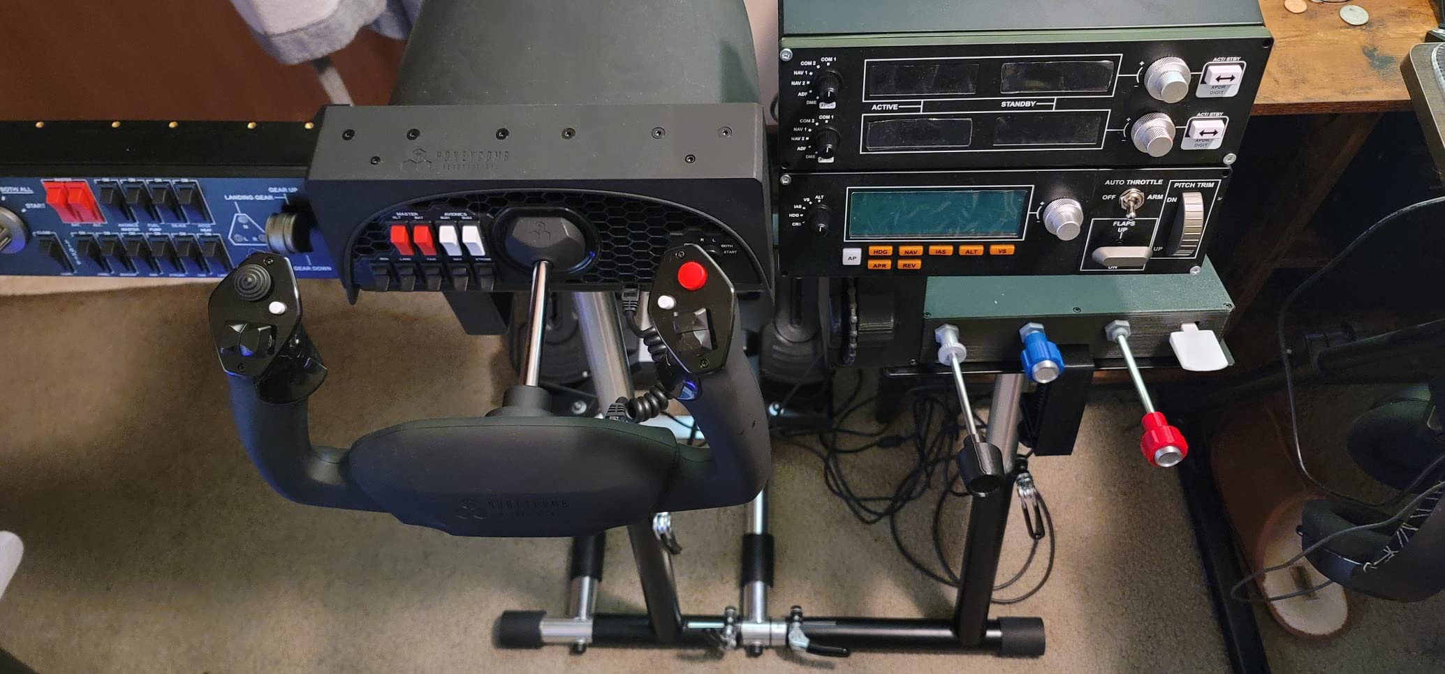 Honeycomb Aeronautical Alpha Flight Controls Yoke with Throttle Quadrant and USB 3.0 Hub Bundle (3 Items) customer photo 1