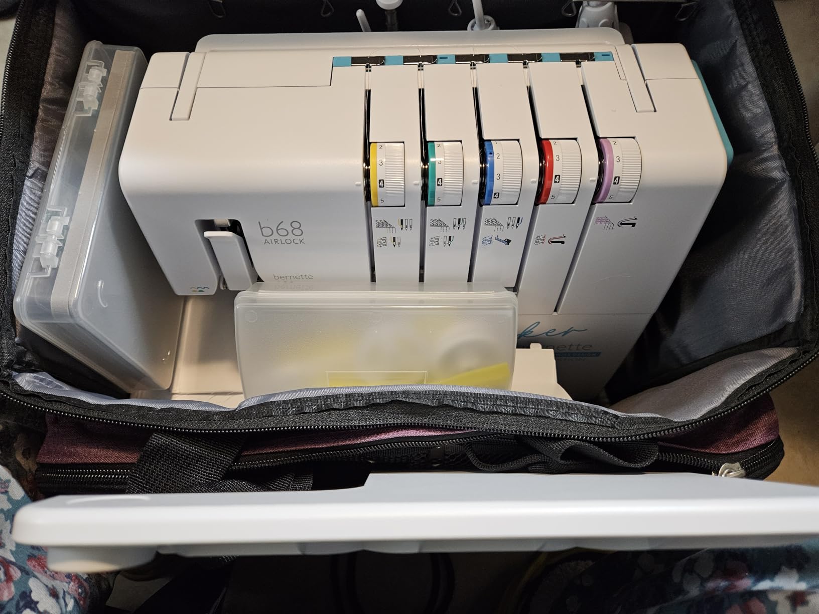 CAB55 Rolling Sewing Machine Case, Detachable Rolling Sewing Machine Carrying Case on Wheels customer photo 1