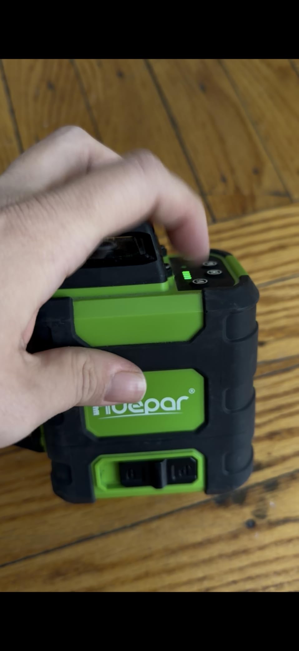 Huepar Laser Level 360 Self Leveling, Rechargeable Green Laser 3x360° Cross Line Lazer Leveler 3D Level Laser Tool for Construction and Picture Hanging, Strong Magnetic Bracket&Hard Carry Case -HM03CG customer photo 1