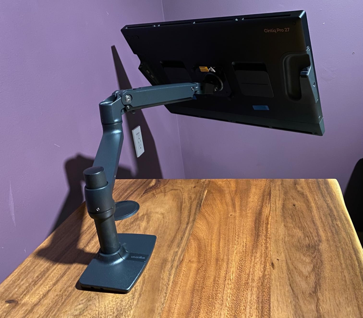 Wacom Cintiq Pro 27 Creative Pen Display (4K Graphic Drawing Monitor with 8192 Pen Pressure and 99% Adobe RGB (DTH271K0A), Black customer photo 2
