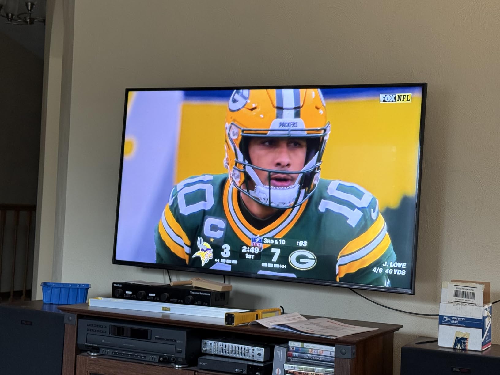 Perlegear UL Listed Full Motion TV Wall Mount for 42-90