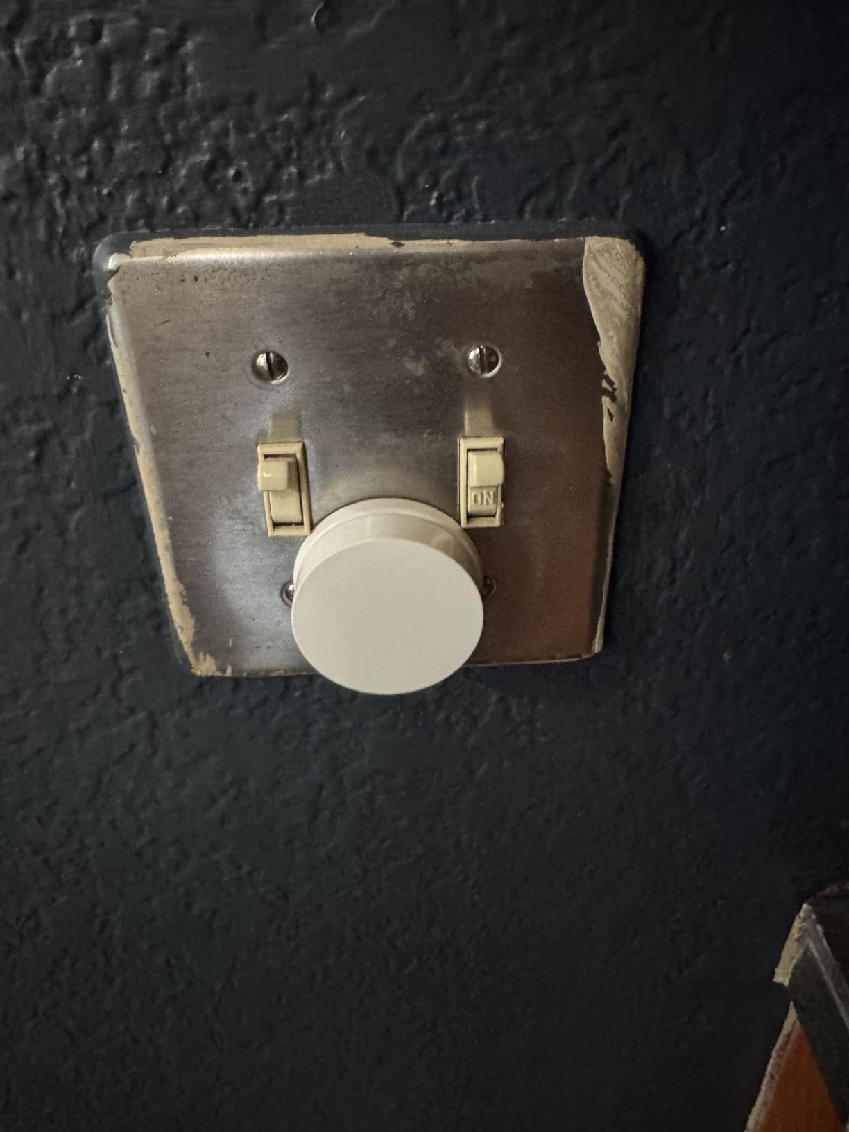 Philips Hue Wall Tap Dial Light Switch, Portable, White - 1 Pack - Requires Hue Lights and Hue Bridge - Smart Home - Easy, No-Wire Installation customer photo 2