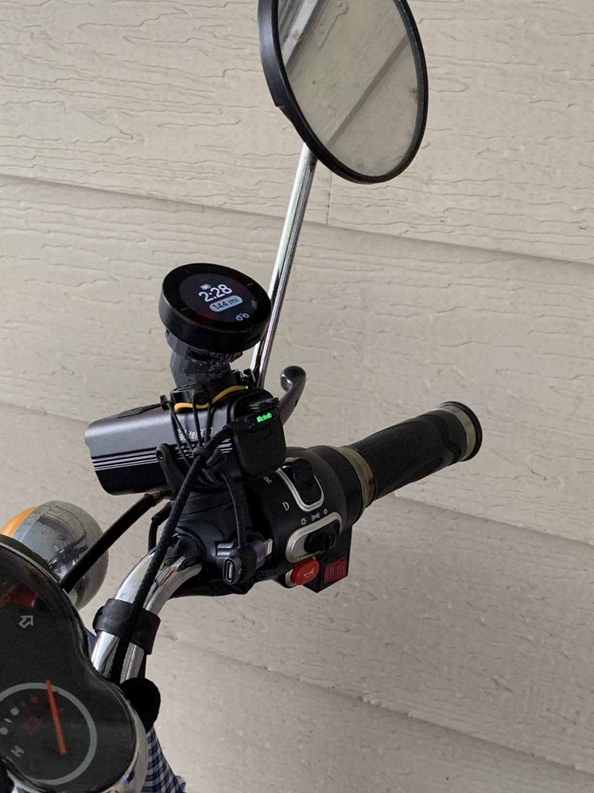 Beeline Bike GPS Computer - Velo 2 | Wireless Global Navigation Map | Weatherproof & 11+ Hours Battery Life | USB Charging | Sat Nav for Cycling with a Strap Mount Included | Glove Friendly customer photo 1