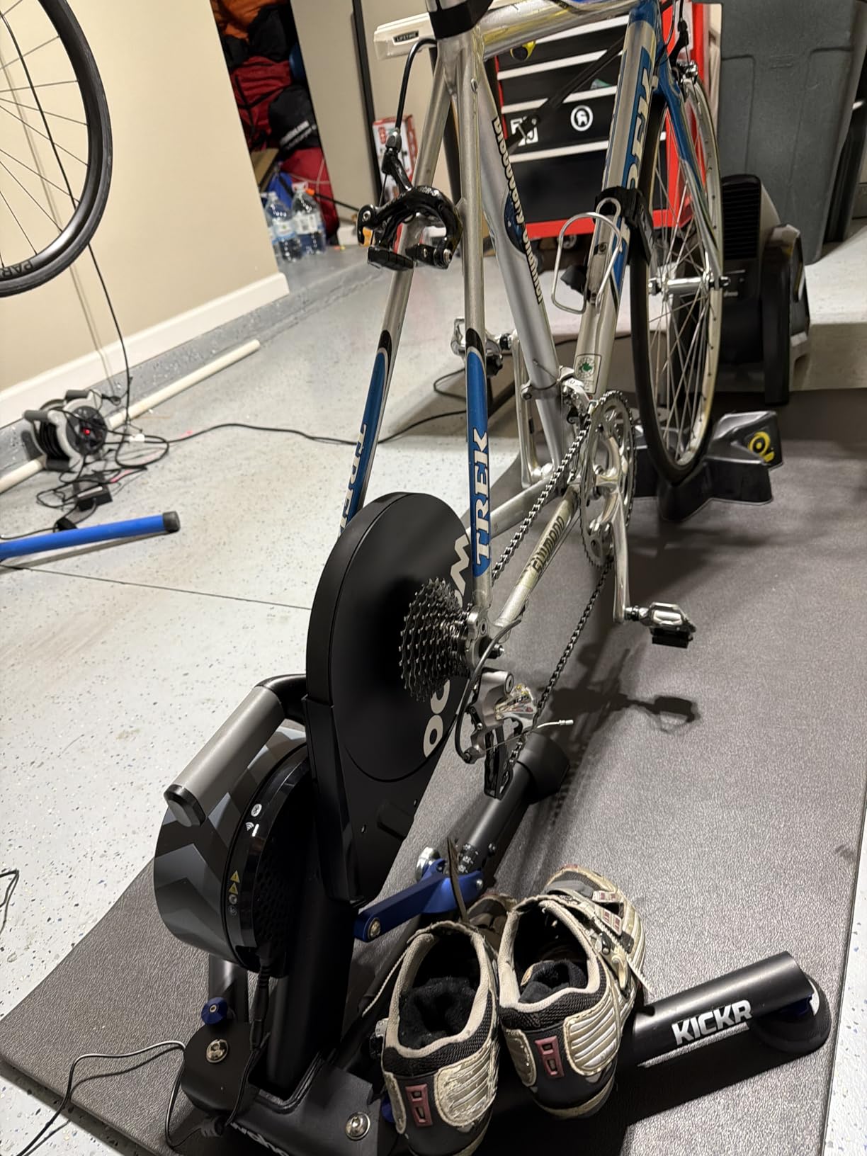 Wahoo KICKR V6 Smart Indoor Trainer - Premium Direct Drive customer photo 1