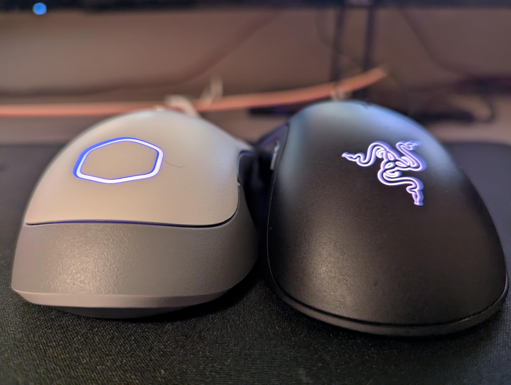 MM712 Wireless Gaming Mouse White with Adjustable 19,000 DPI, 2.4GHz and Bluetooth, Ultraweave Cable, PTFE Feet, RGB Lighting and MasterPlus+ Software customer photo 2