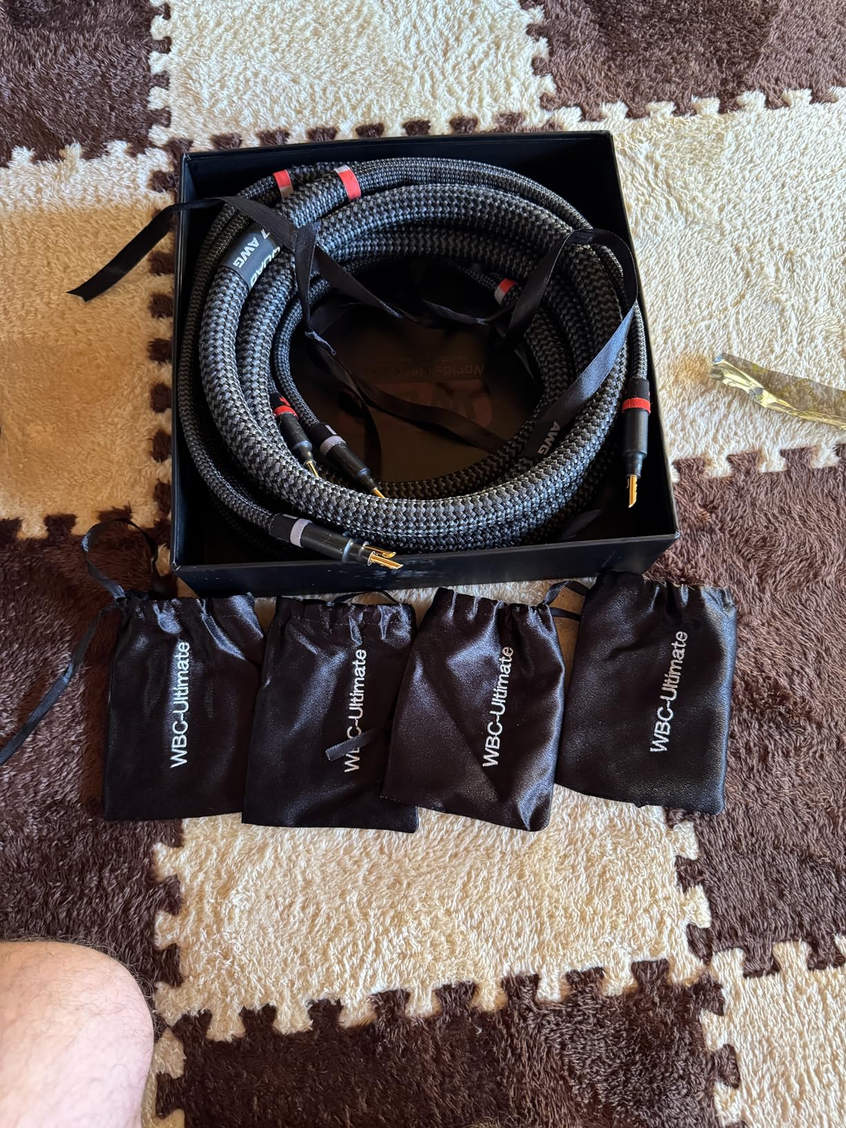 WORLDS BEST CABLES 8 Foot Ultimate - 7 AWG - Ultra-Pure OFC - Extra Premium Audiophile HiFi Speaker Cable Pair with Eminence Gold Banana Plugs & Carbon Tweed Jacket customer photo 1
