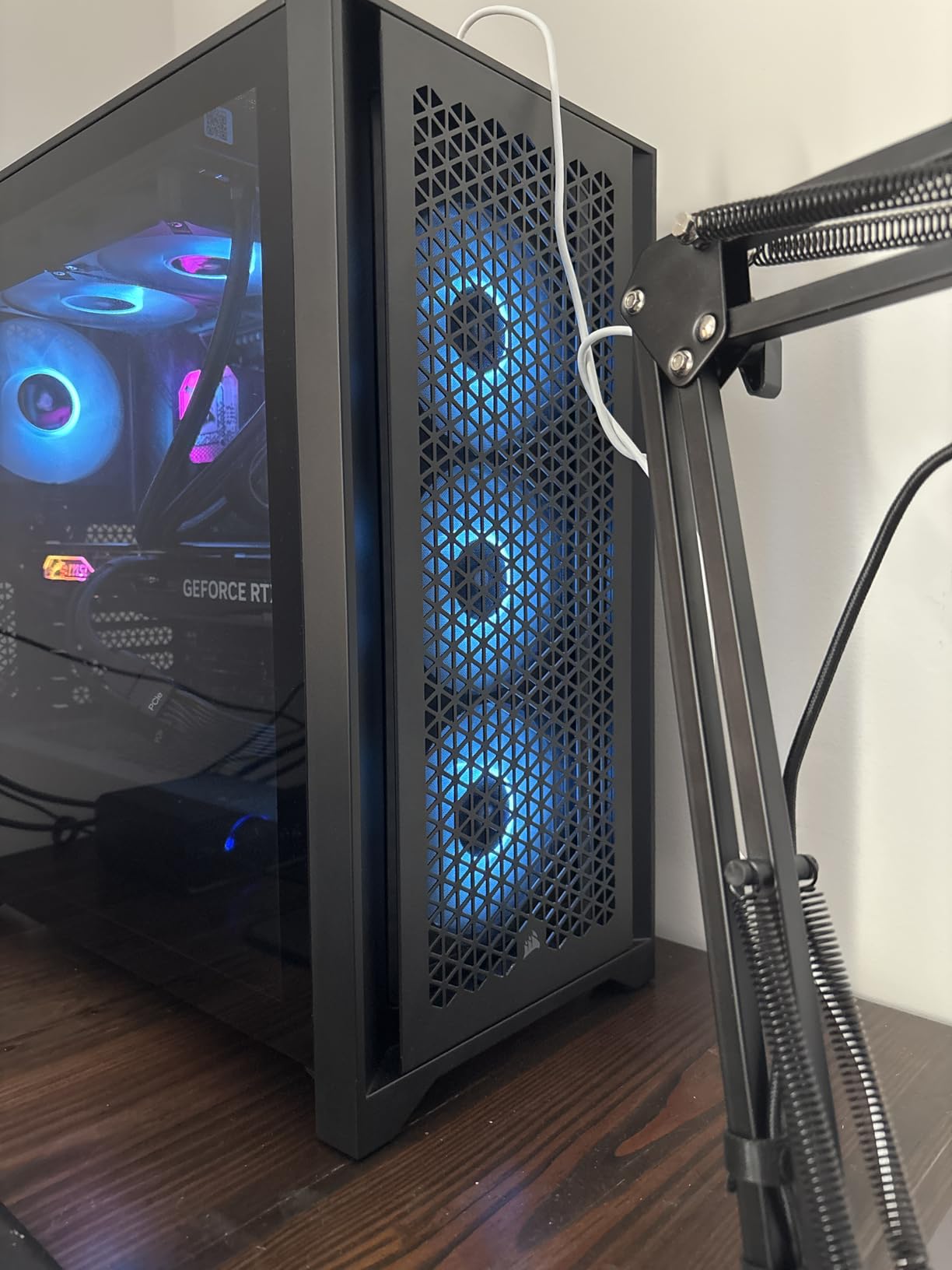 Corsair iCUE AF140 RGB Elite 140mm PWM Dual Fan Kit - Eight RGB LEDs Per Fan - AirGuide Technology - Fluid Dynamic Bearing - Zero RPM Fan Mode - Included iCUE Lighting Node CORE Controller - Black customer photo 1