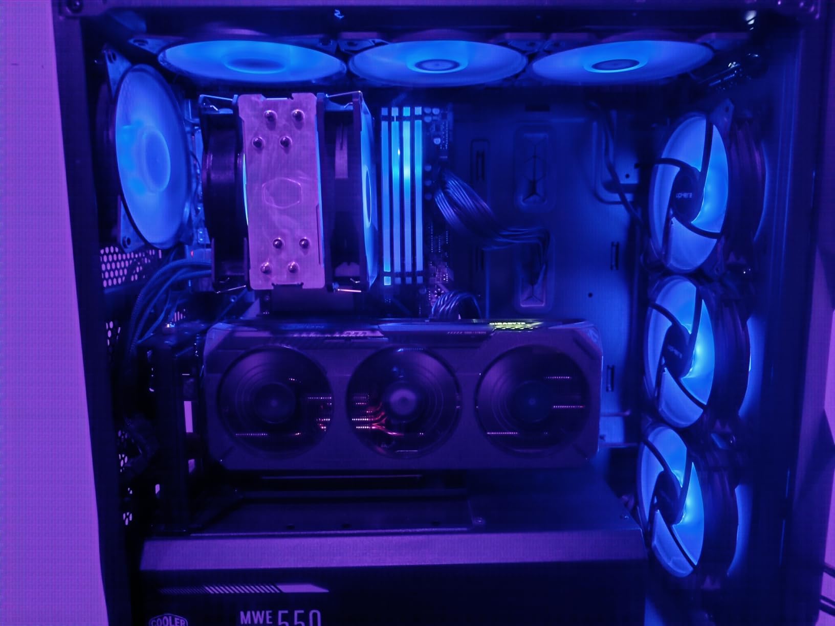 Cooler Master Vertical GPU Card Holder Kit V3 White , PCIe 4.0 5.0 Motherboards GPUs RTX 5090 RX 9070 XT, ABS Casing, 165mm Length, Modula Adjustable for E-ATX ATX Micro ATX Case customer photo 1