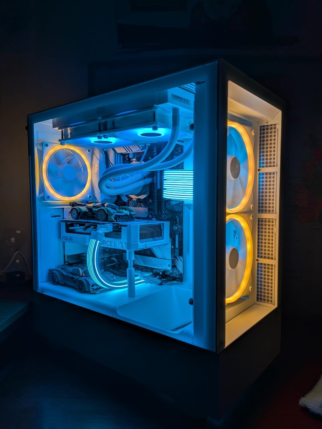 NZXT F140 RGB Twin Pack - 2 x 140mm RGB PWM PC Fans with RGB Controller - High Airflow, Low Noise - Fluid Dynamic Bearing - CAM Software Control - 18 LEDs per Fan - Black customer photo 2