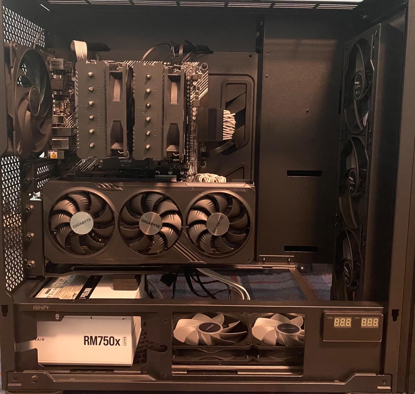 Phanteks (PH-VGPUKT4.0_03R) Gen4 Vertical GPU Bracket, 220mm Flat Line PCI-E Gen4 x16 Riser Cable Kit (Black) customer photo 1