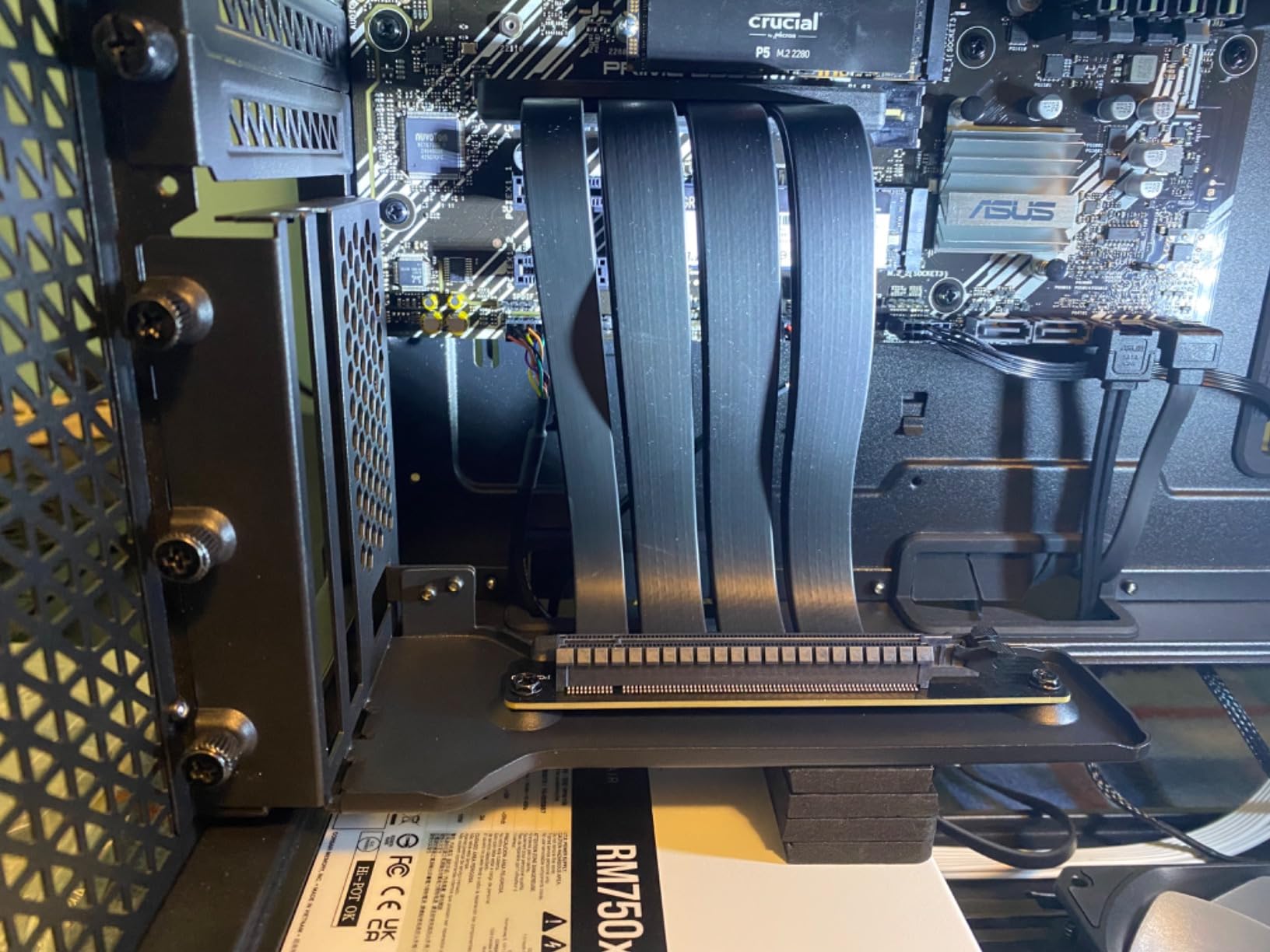 Phanteks (PH-VGPUKT4.0_03R) Gen4 Vertical GPU Bracket, 220mm Flat Line PCI-E Gen4 x16 Riser Cable Kit (Black) customer photo 2