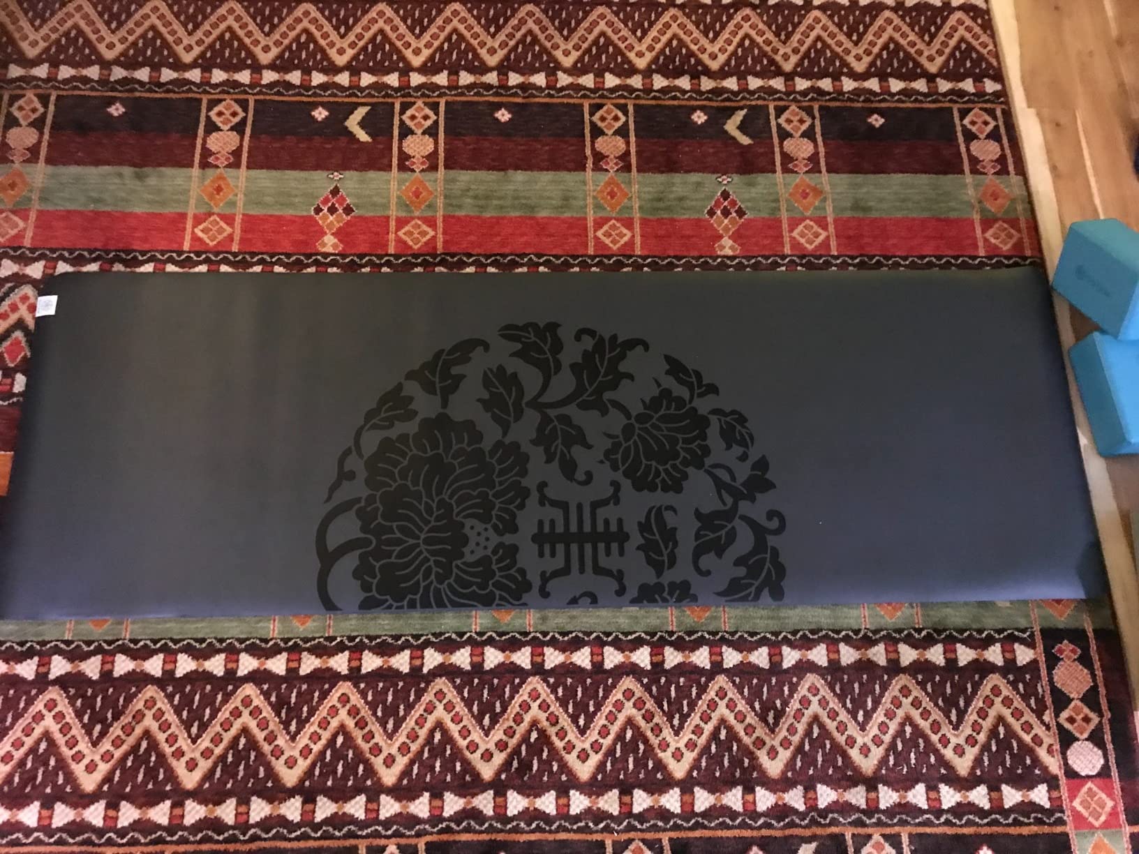 Gaiam Dry-Grip Yoga Mat - 5mm Thick Non-Slip Exercise & Fitness Mat for Standard or Hot Yoga, Pilates and Floor Workouts - Cushioned Support, Non-Slip Coat customer photo 1