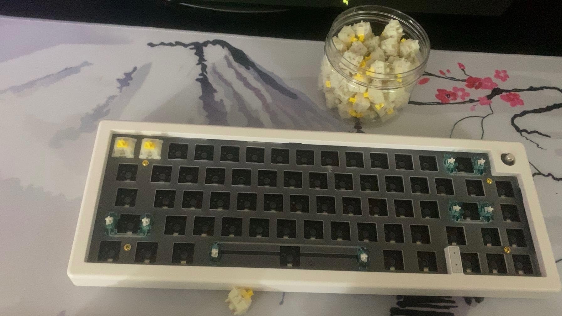 GMK67 65% Mechanical Keyboard Kit Tri-Mode South-Facing RGB LED for 3/5pin Switches, 66 Keys+1 Knob Hotswap Socket PCB Gasket Mounted Plate Gaming DIY Keyboard Kit (Black) customer photo 1