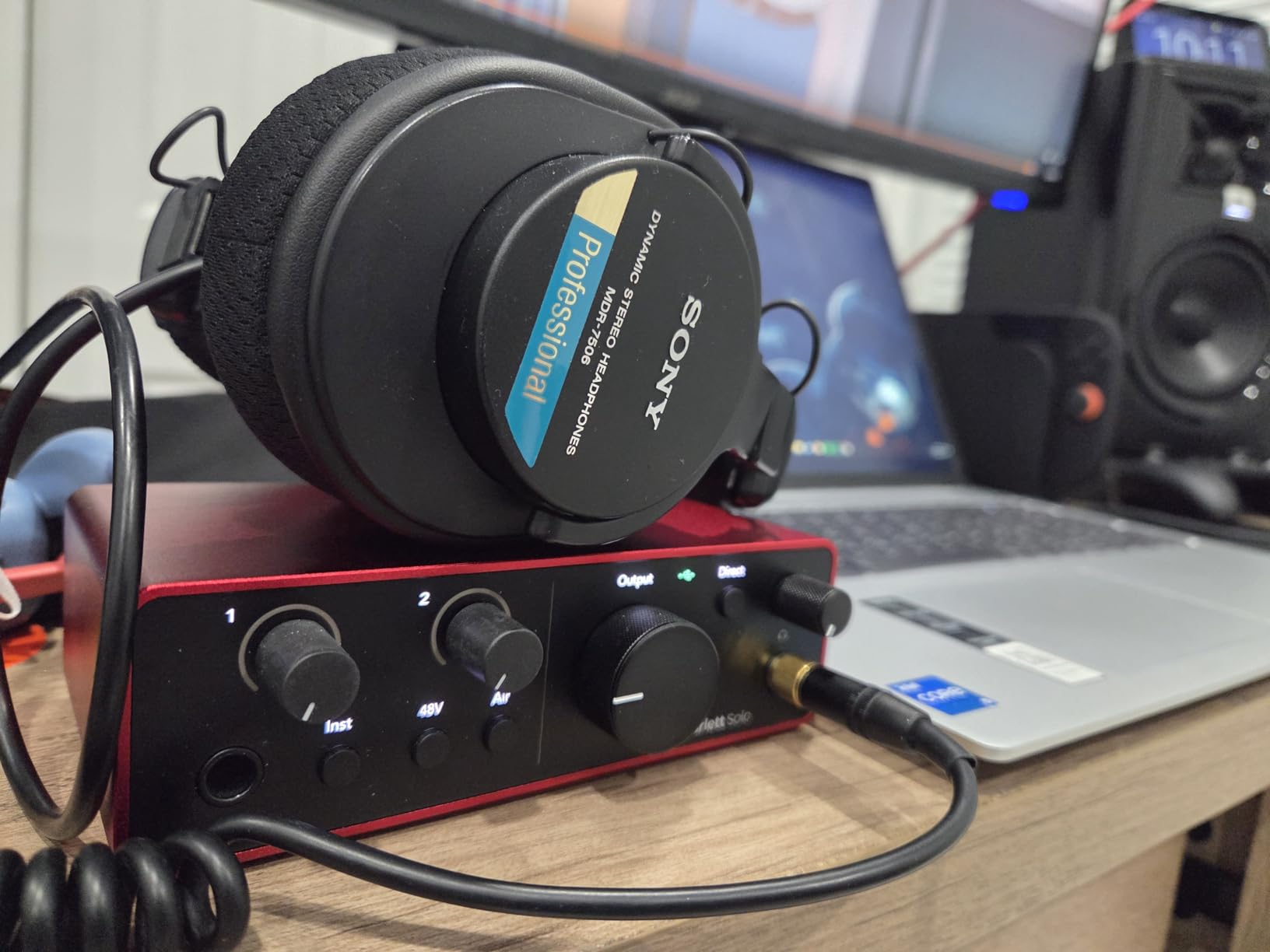 Focusrite Scarlett Solo 4th Gen USB Audio Interface, for the Guitarist, Vocalist, or Producer - High-Fidelity, Studio Quality Recording, and All the Software You Need to Record customer photo 1