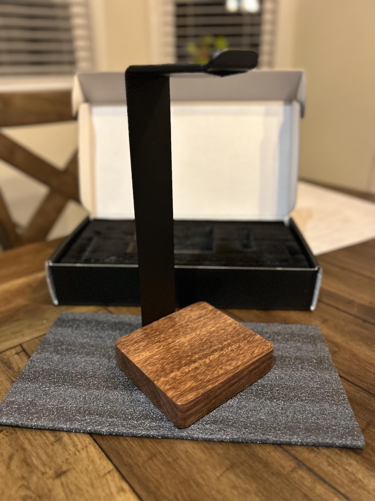 Universal Headphone Stand for Desk, Solid Wood Gaming Headset Stand, Heavy Duty Wooden Headphones Holder, Compatible with Airpods Max and More customer photo 1
