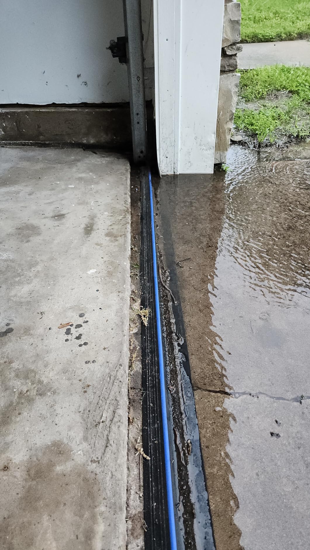 Jin&Bao Universal Garage Door Threshold Seal Strip 20FT Kit, Bottom Waterproof Rubber Weather Stripping Replacement（Blue, 2 Adhesive） customer photo 1