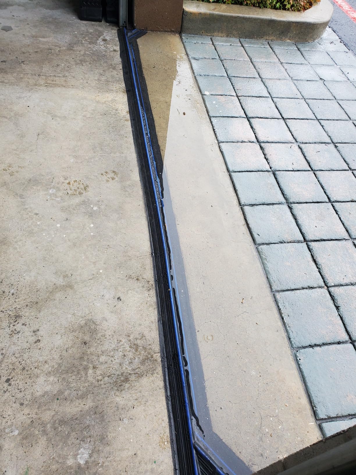 Jin&Bao Universal Garage Door Threshold Seal Strip 20FT Kit, Bottom Waterproof Rubber Weather Stripping Replacement（Blue, 2 Adhesive） customer photo 2