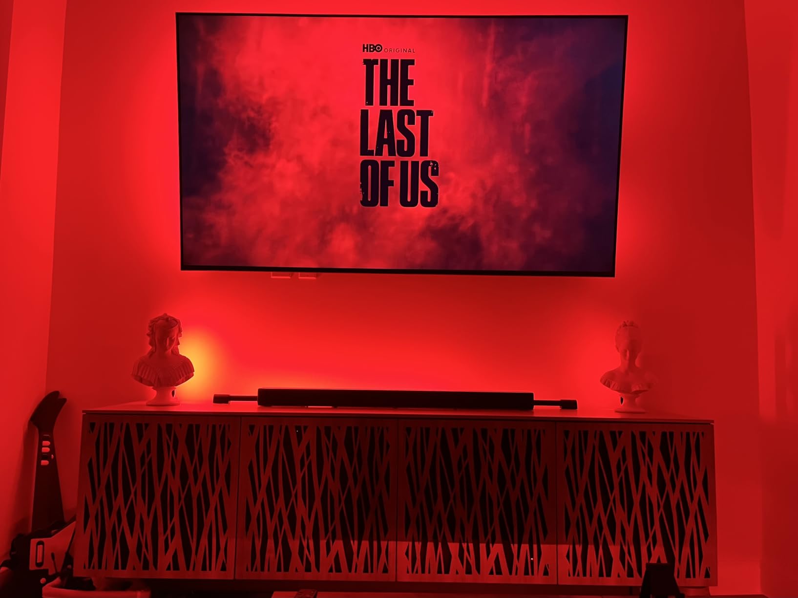 Philips Hue Large Smart Light Tube, Black - White and Color Ambiance LED Color-Changing Light - 1 Pack - Sync with TV, Music, and Gaming - Requires Bridge and Sync Box - Control with App or Voice customer photo 1