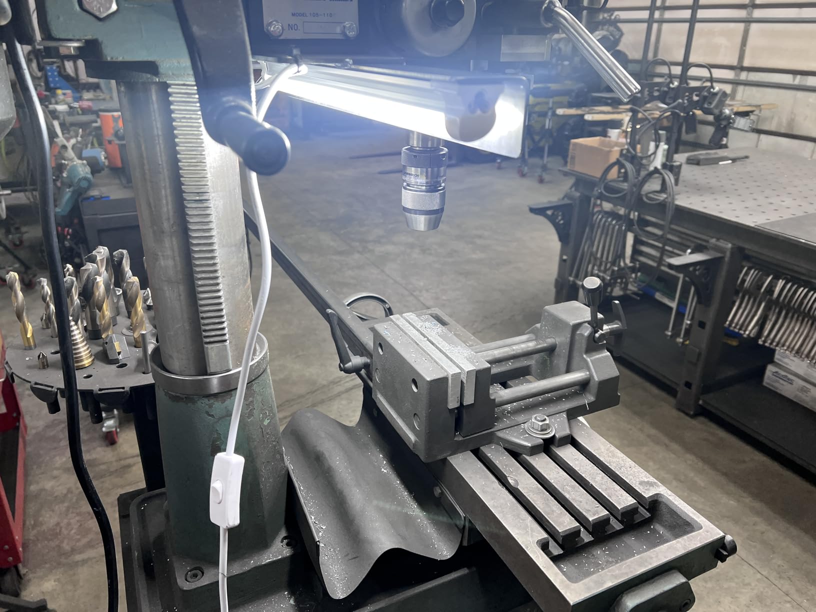 LED Shop Lights, LED Tube Light 25W 6000K, Garage Lighting, Super Bright, Under Cabinet Lighting, Linkable with Plug Shop Lights for Garage Workbench Workshop Basement (2 Pack) customer photo 1