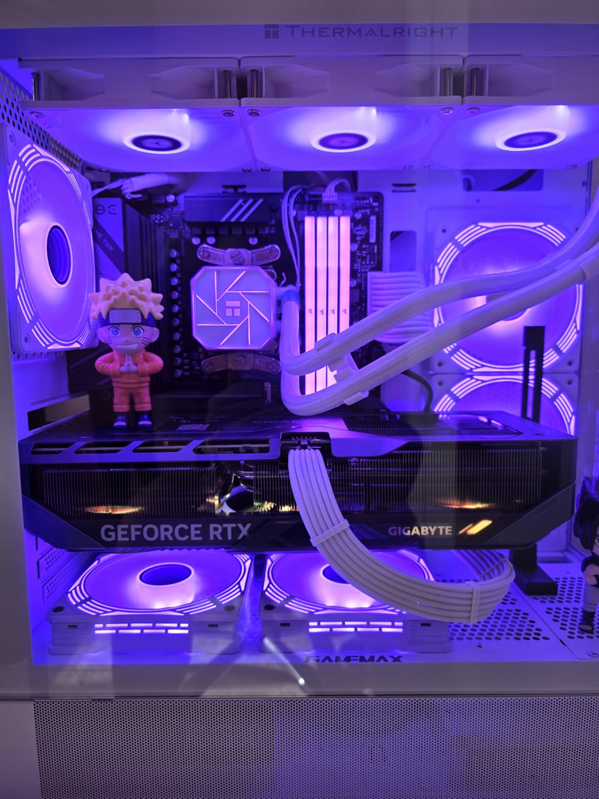 CableMod C-Series Pro ModMesh Sleeved 12VHPWR StealthSense PCI-e Cable for Corsair (Carbon, 16-pin to Triple 8-pin, 60cm) customer photo 1