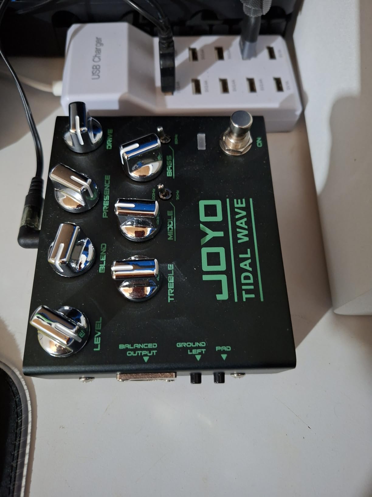 JOYO Bass Preamp & DI Guitar Pedal, Blend Control, MID SHIFT/BASS SHIFT EQ, Drive & Presence, XLR DI Out & Cab Sim (TIDAL WAVE R-30) customer photo 1