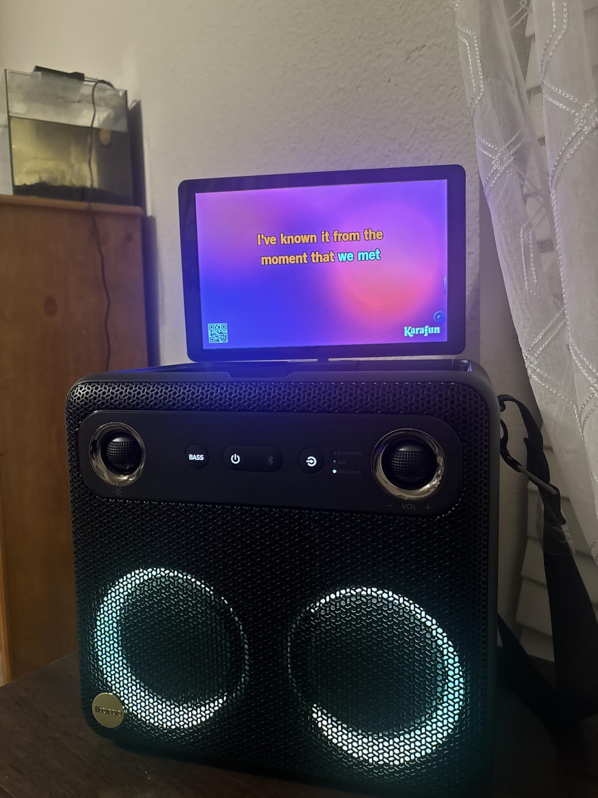 Ikarao Smart Karaoke Machine for Adults - with Lyrics Display, 32GB Karaoke Tablet, 2 Wireless Mics, Professional Karaoke System, 300W Peak Power, 4 DJ Lights customer photo 2